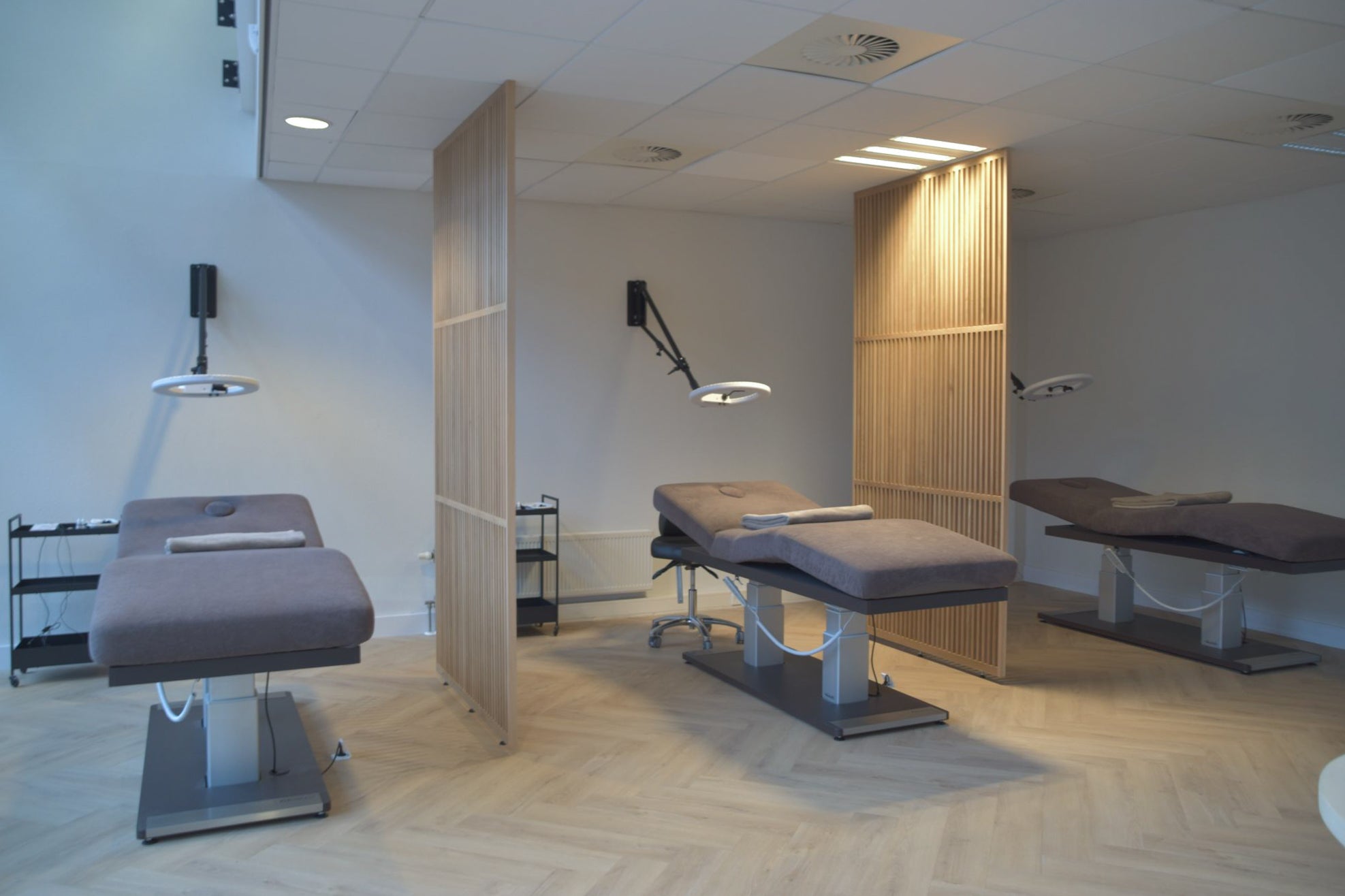 Ruimteverdelers in een beauty clinic