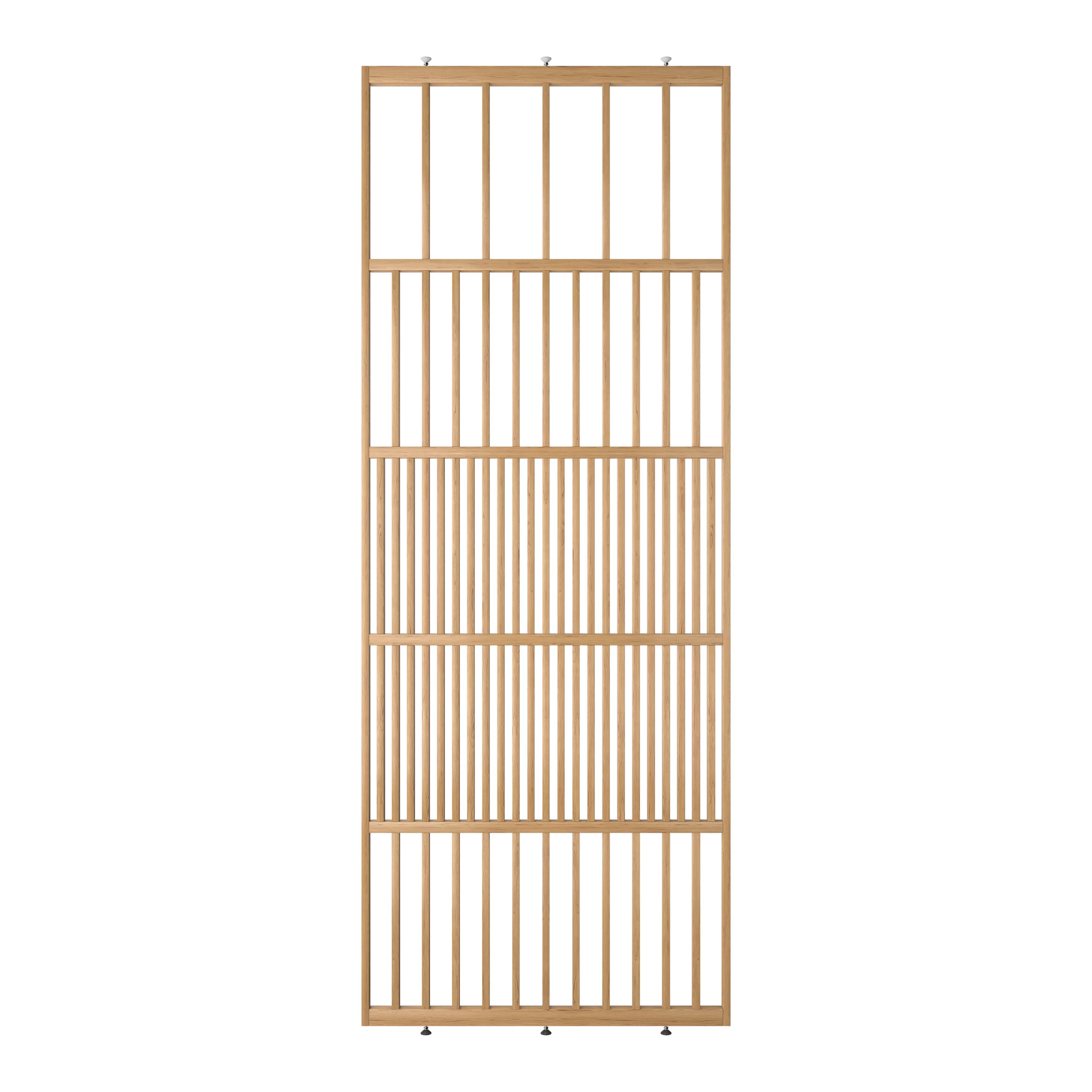 Houten roomdivider van gelakt massief eiken, ontworpen voor een strakke, hotel chique uitstraling. Een elegante toevoeging aan elk interieur