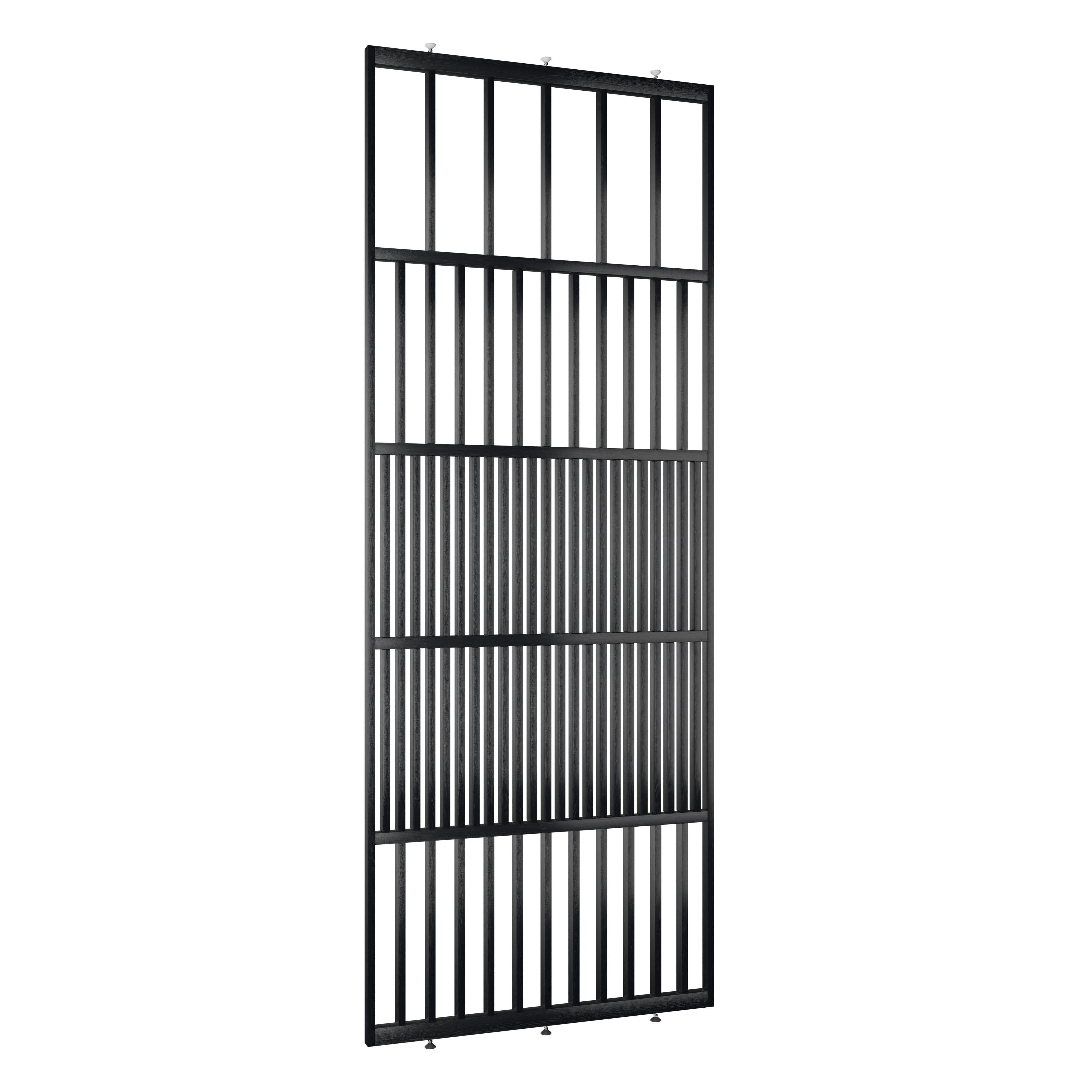 Houten roomdivider in RAL9005 massief eiken, ontworpen voor een strakke, hotel chique uitstraling. Een elegante toevoeging aan elk interieur.