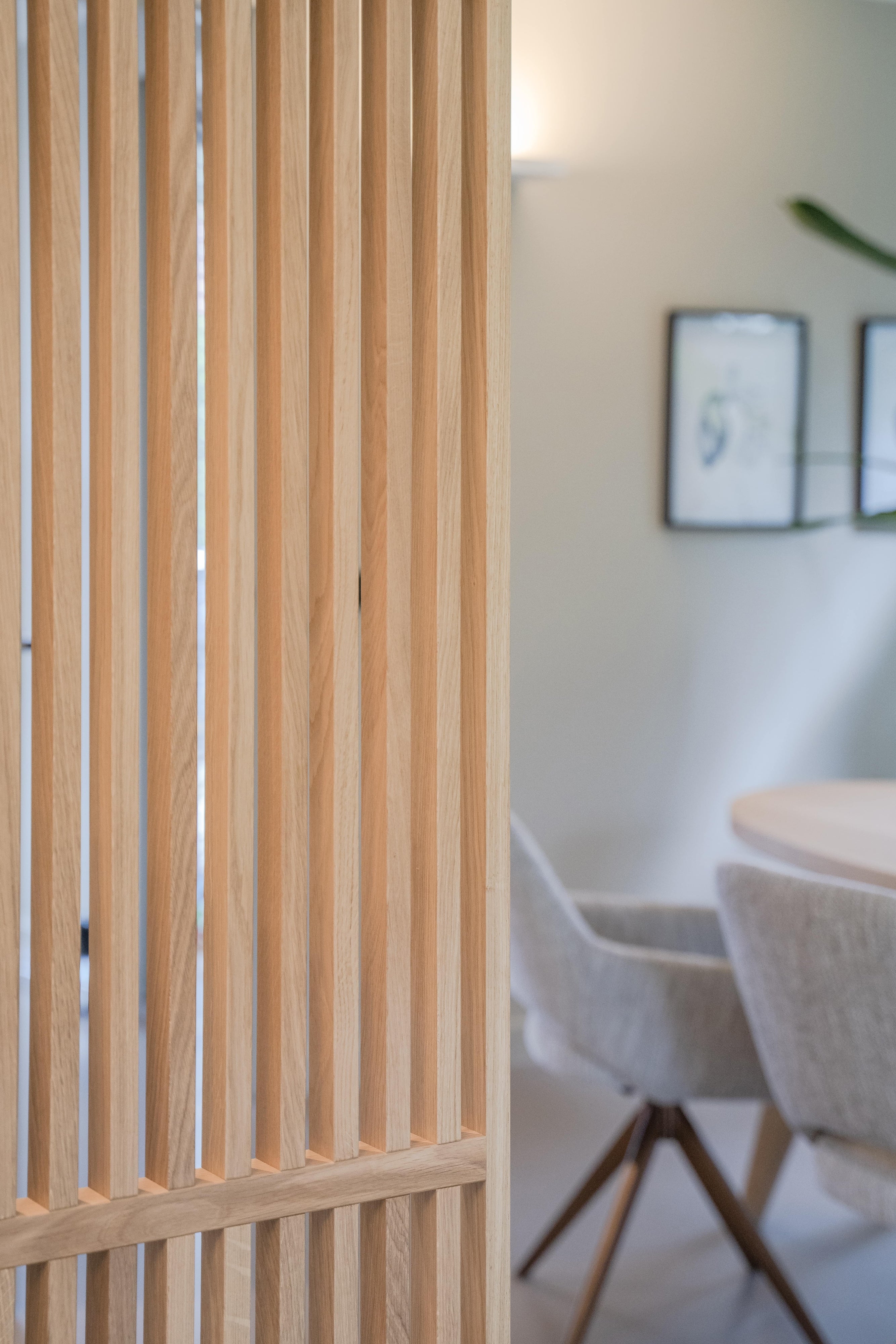 Maatwerk houten roomdividers voor osteopathie praktijk in Breda