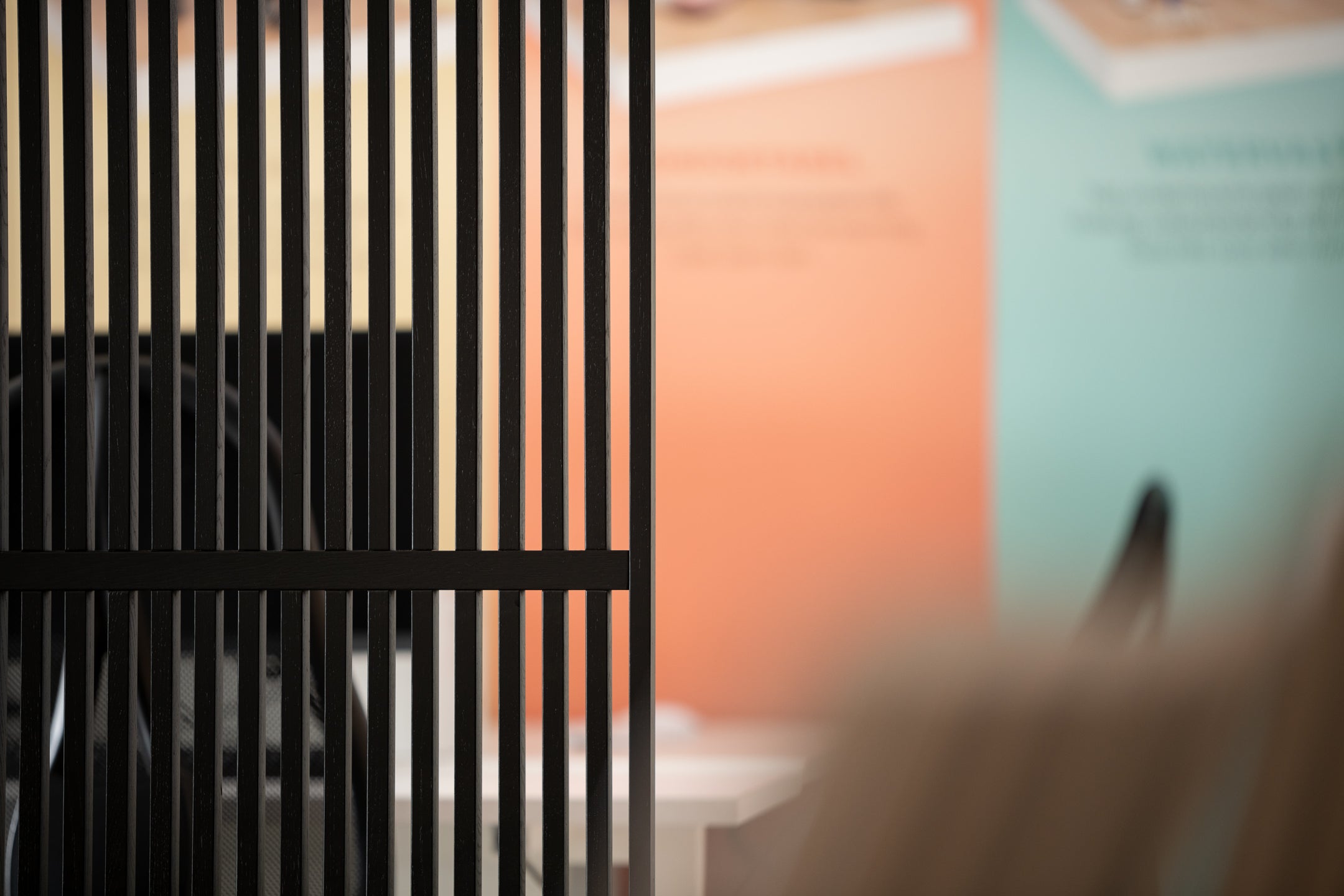 Maatwerk Houten Roomdivider showroom Luxe Vloerenbedrijf