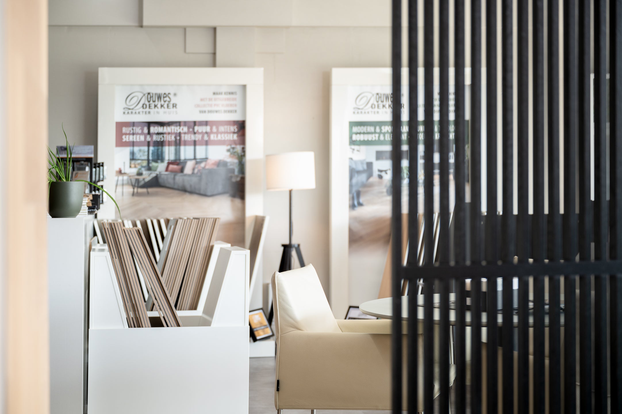 Maatwerk Houten Roomdivider showroom Luxe Vloerenbedrijf