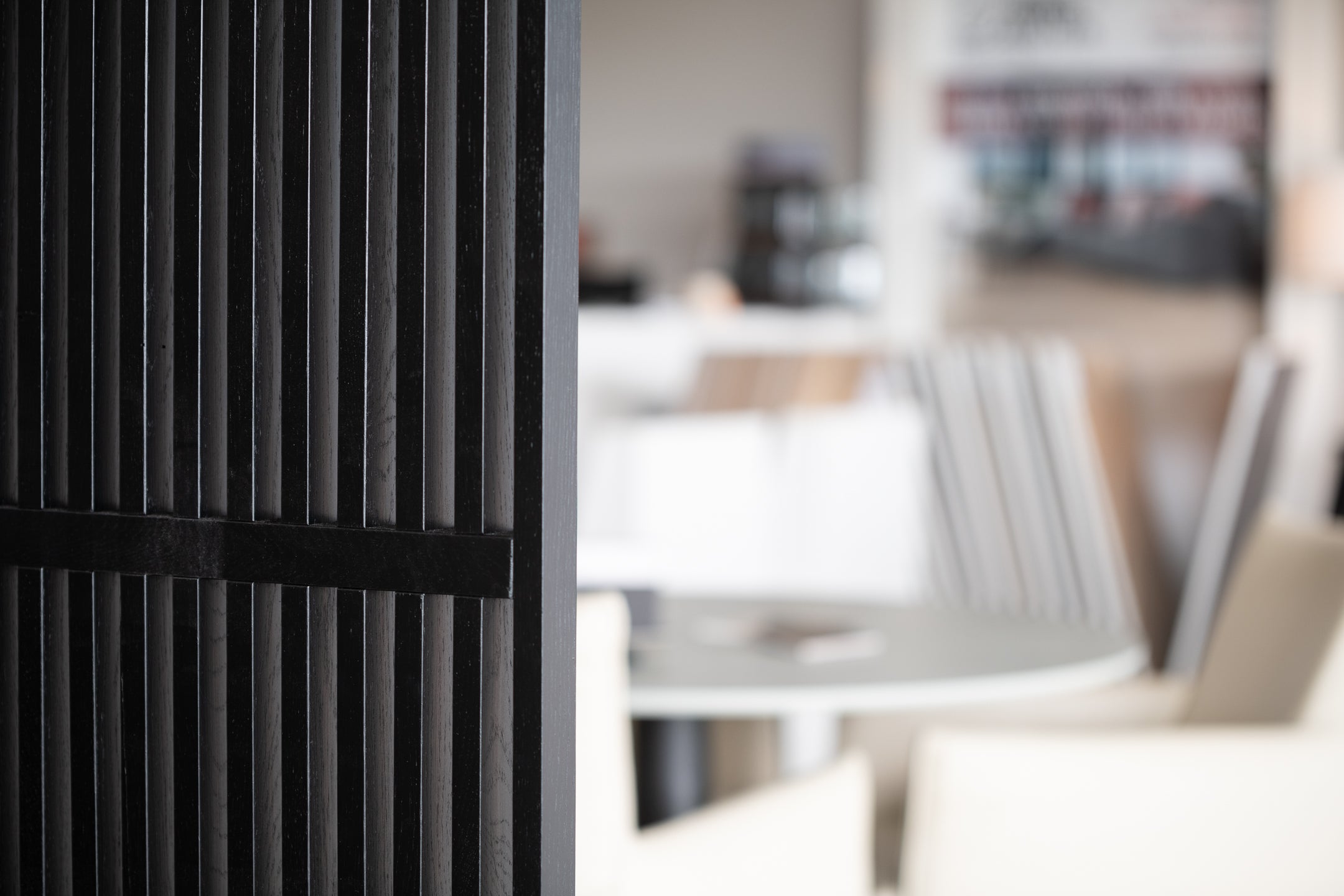 Maatwerk Houten Roomdivider showroom Luxe Vloerenbedrijf