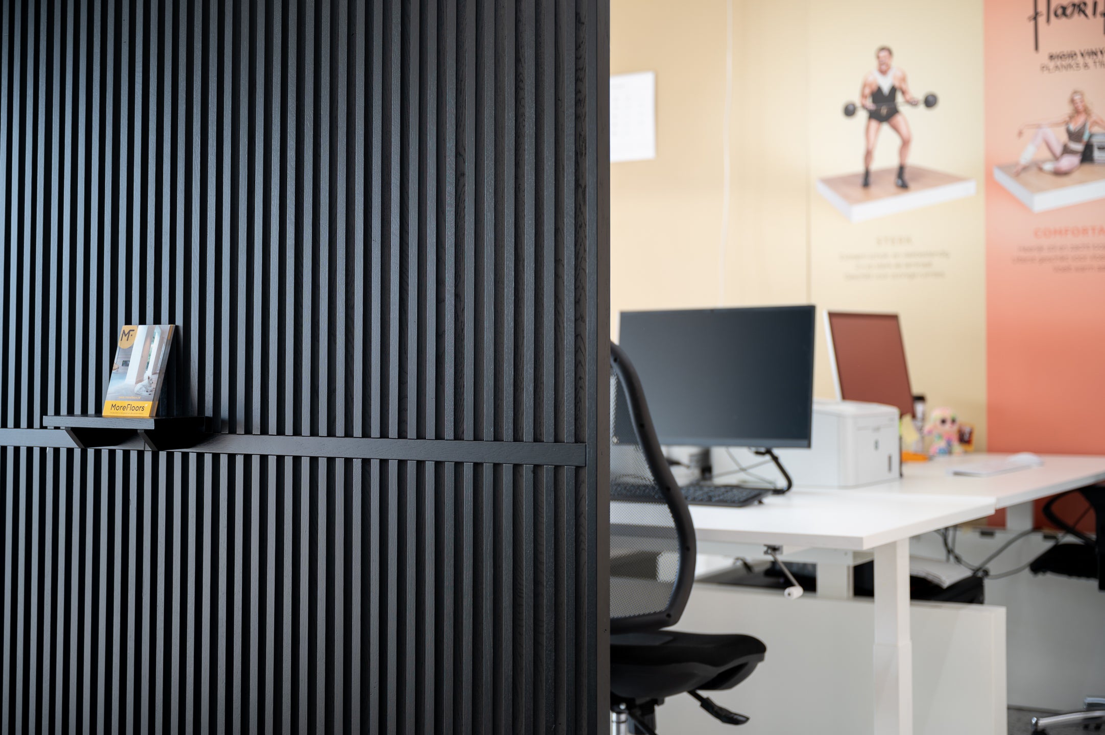 Maatwerk Houten Roomdivider showroom Luxe Vloerenbedrijf