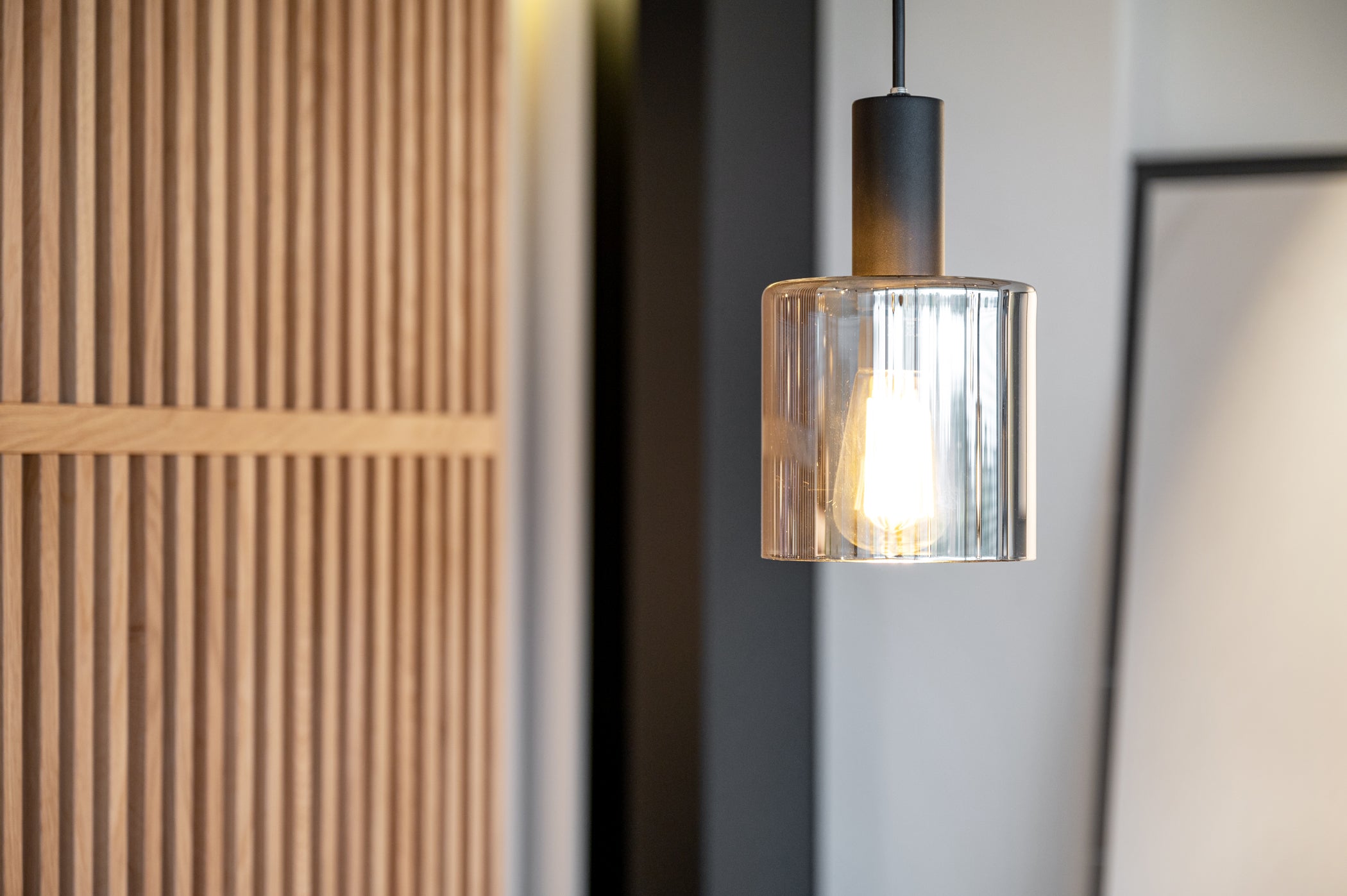 Houten Roomdividers: Stijlvolle Scheidingen voor Exclusieve Badkamers Showroom